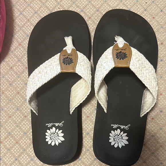 Yellow Box Women's Black and White Flip Flops - Picture 1 of 1